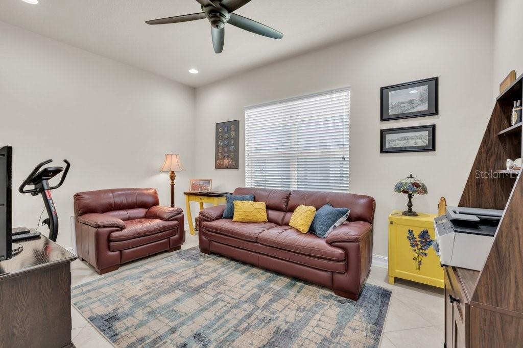 VALENCIA LAKES - Residential