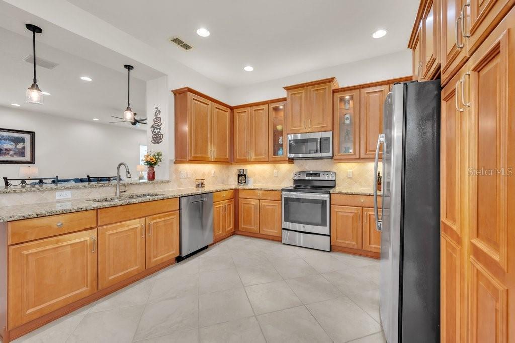 VALENCIA LAKES - Residential