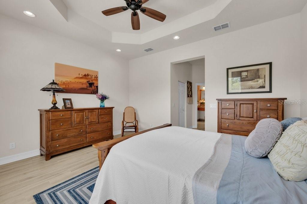 VALENCIA LAKES - Residential
