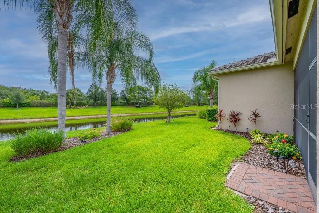 VALENCIA LAKES - Residential
