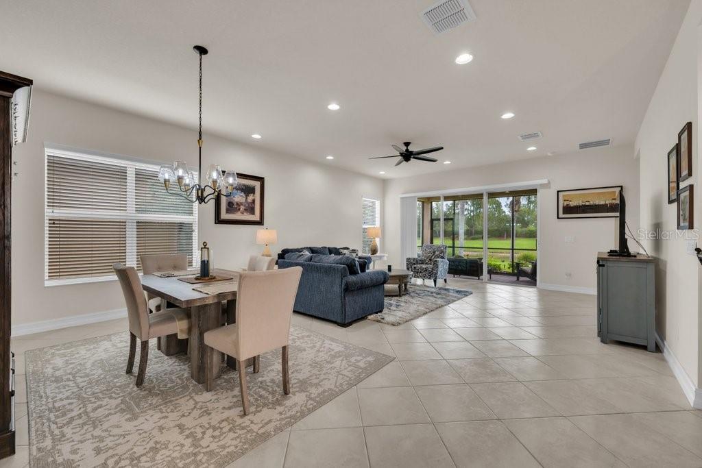 VALENCIA LAKES - Residential