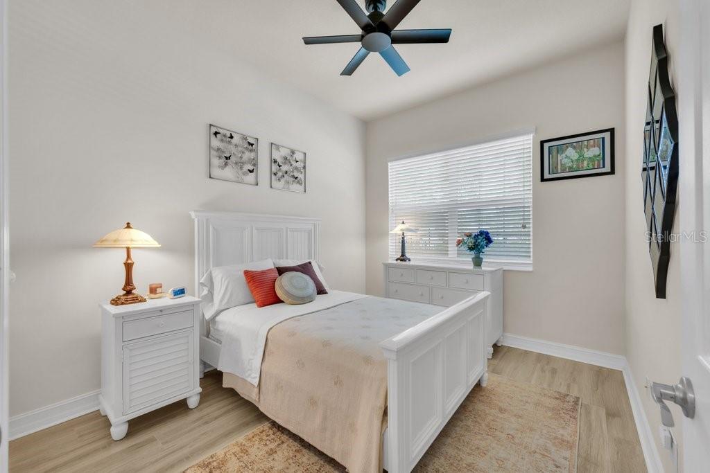 VALENCIA LAKES - Residential