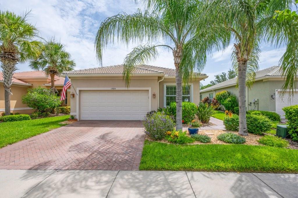 VALENCIA LAKES - Residential