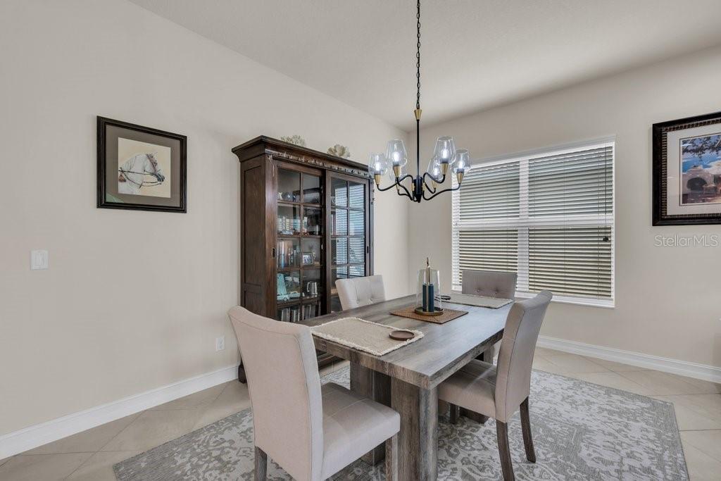 VALENCIA LAKES - Residential