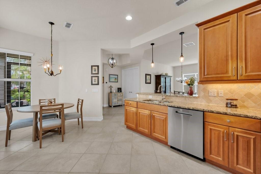 VALENCIA LAKES - Residential