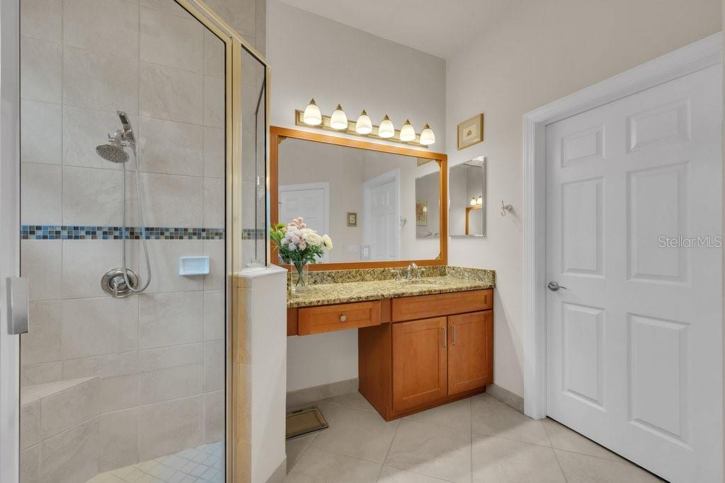 VALENCIA LAKES - Residential