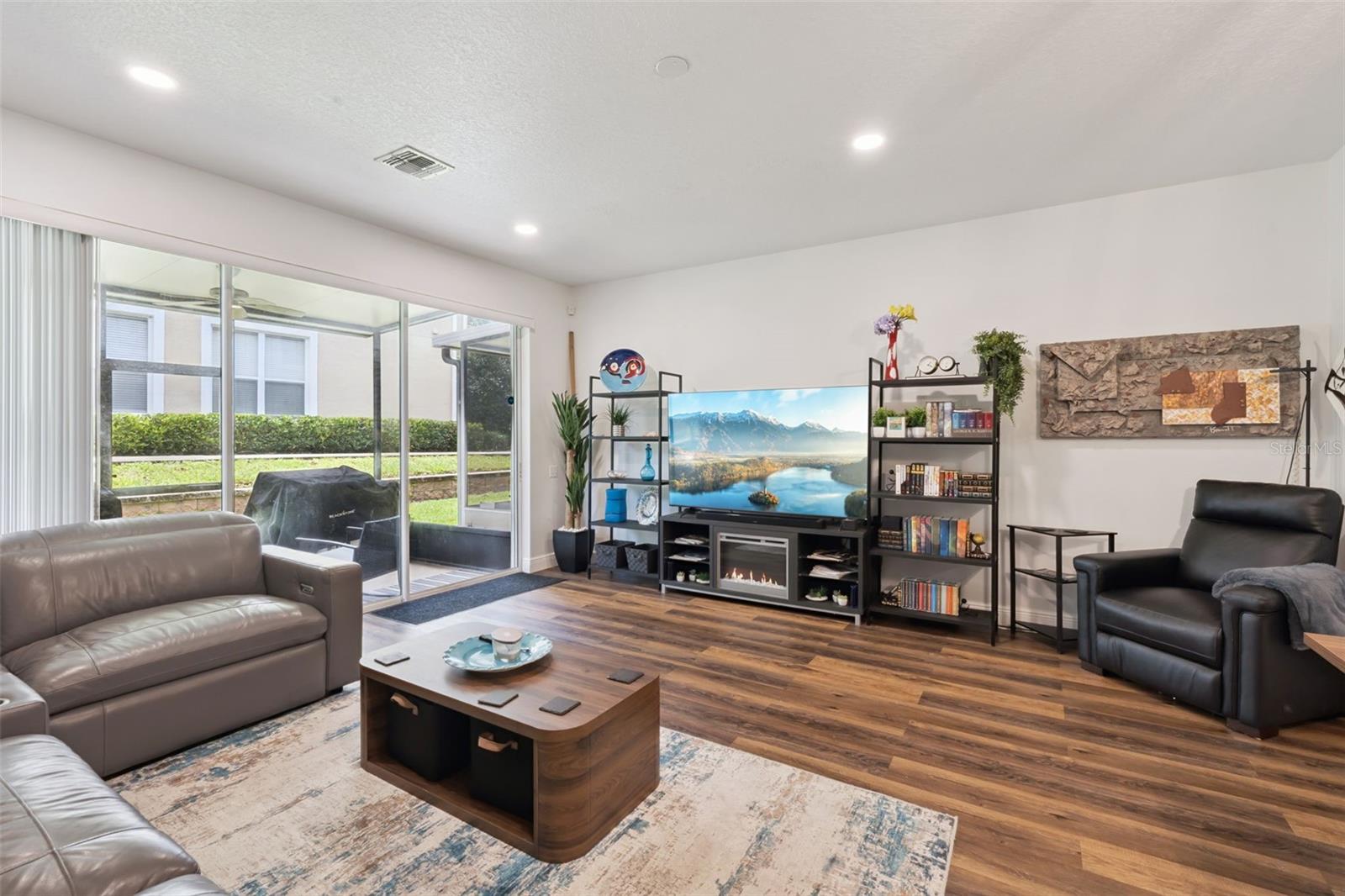 VISTAS AT LAKE HOWELL - Residential