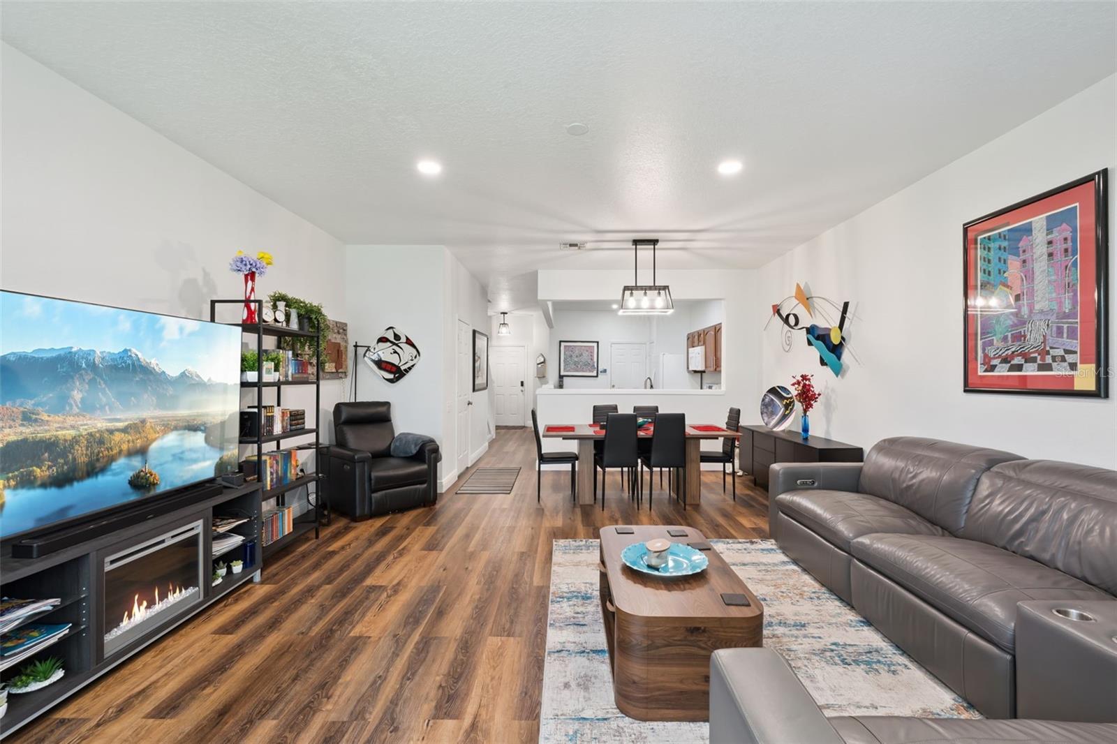 VISTAS AT LAKE HOWELL - Residential