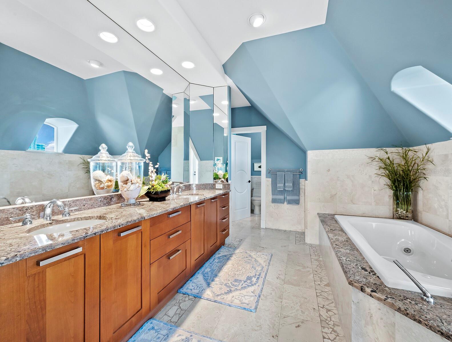 COUNTRY CLUB SHORES SEC 04 - Residential