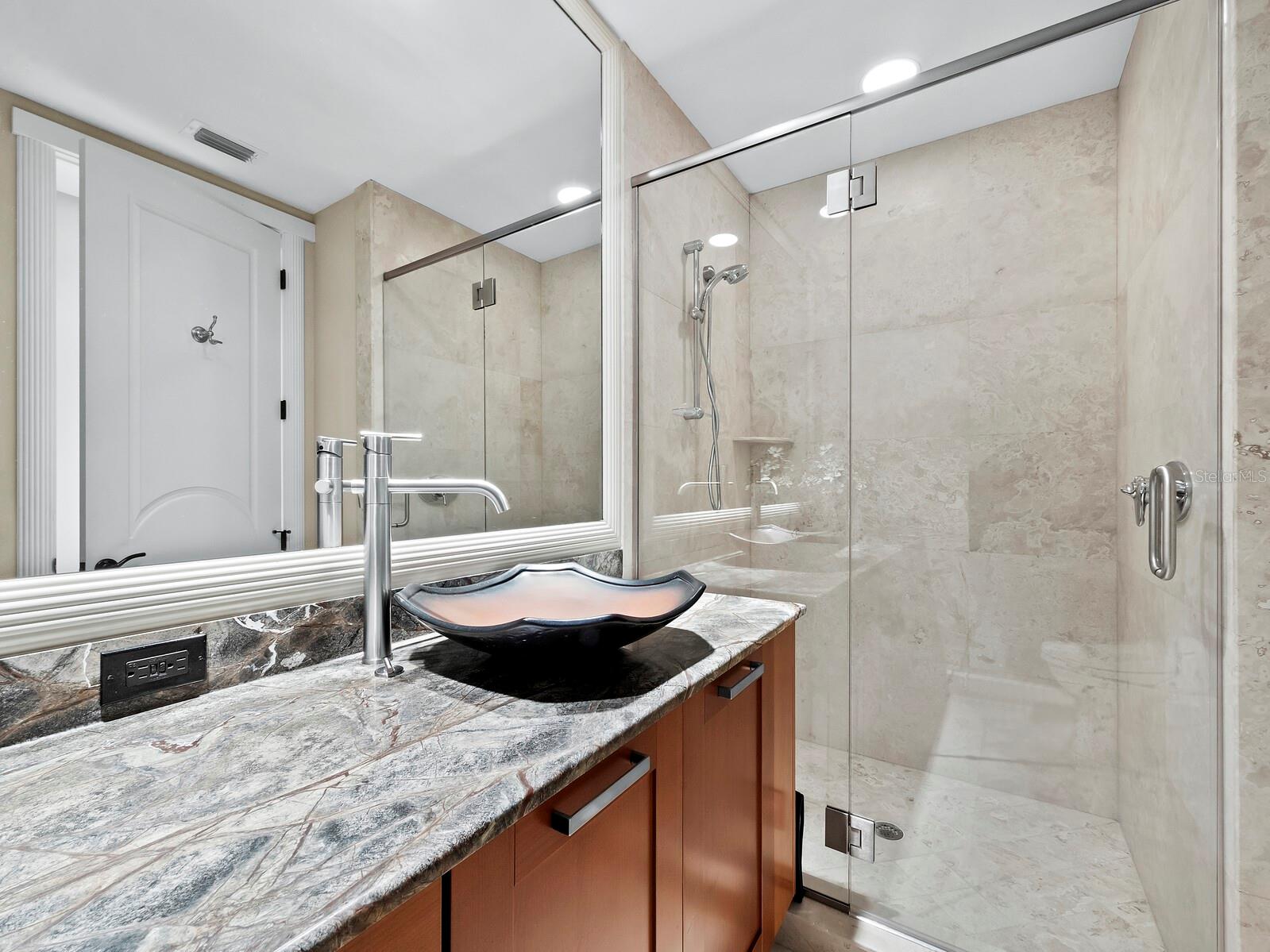COUNTRY CLUB SHORES SEC 04 - Residential