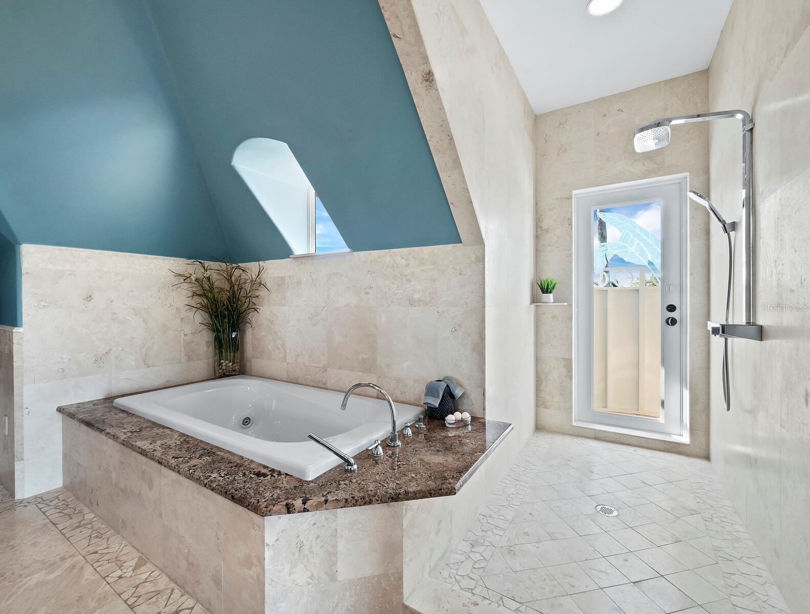COUNTRY CLUB SHORES SEC 04 - Residential