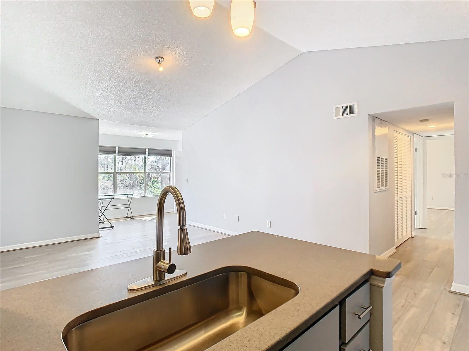 RESIDENCES/MILLENIA - Residential Lease