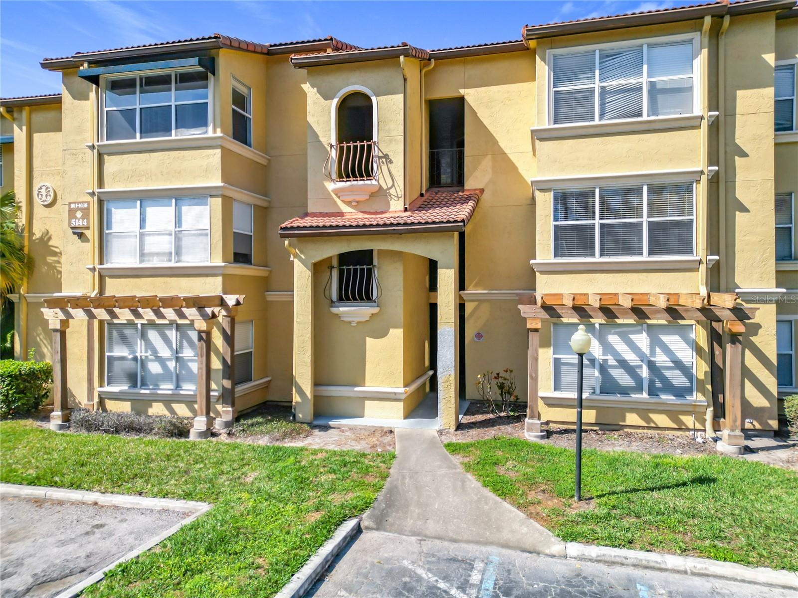 RESIDENCES/MILLENIA - Residential Lease