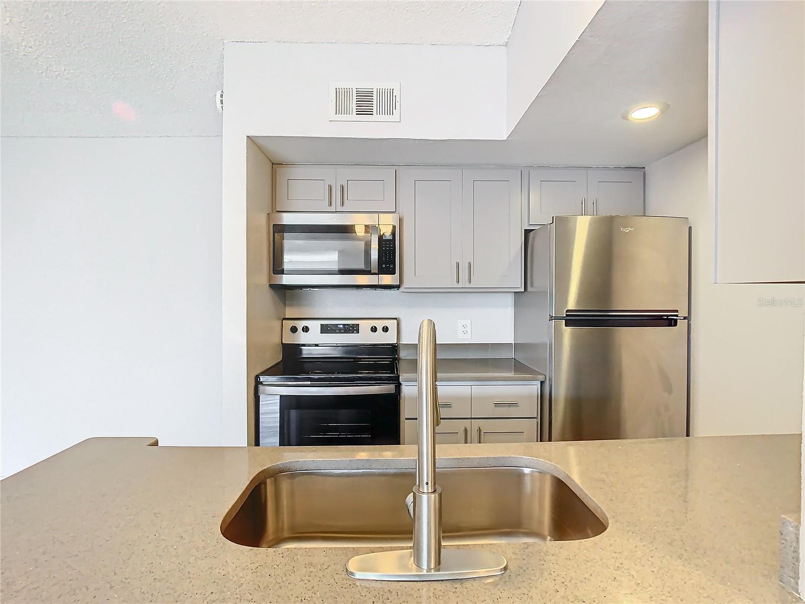 RESIDENCES/MILLENIA - Residential Lease
