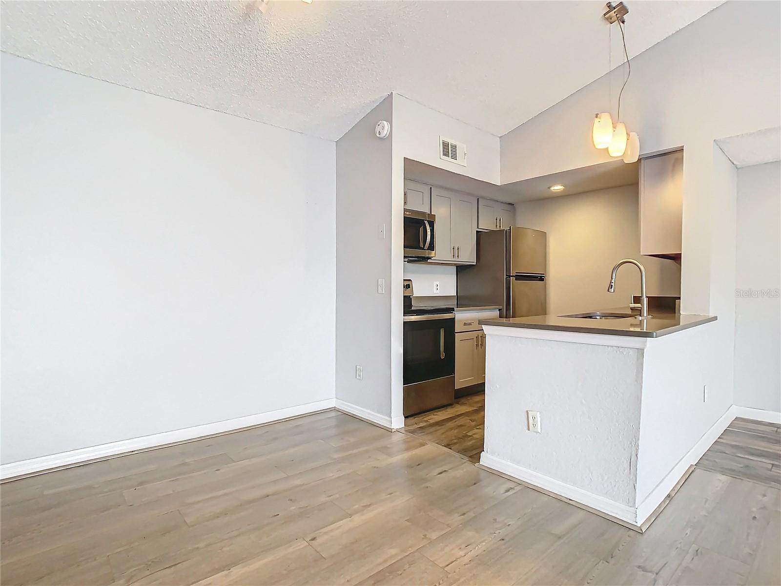 RESIDENCES/MILLENIA - Residential Lease
