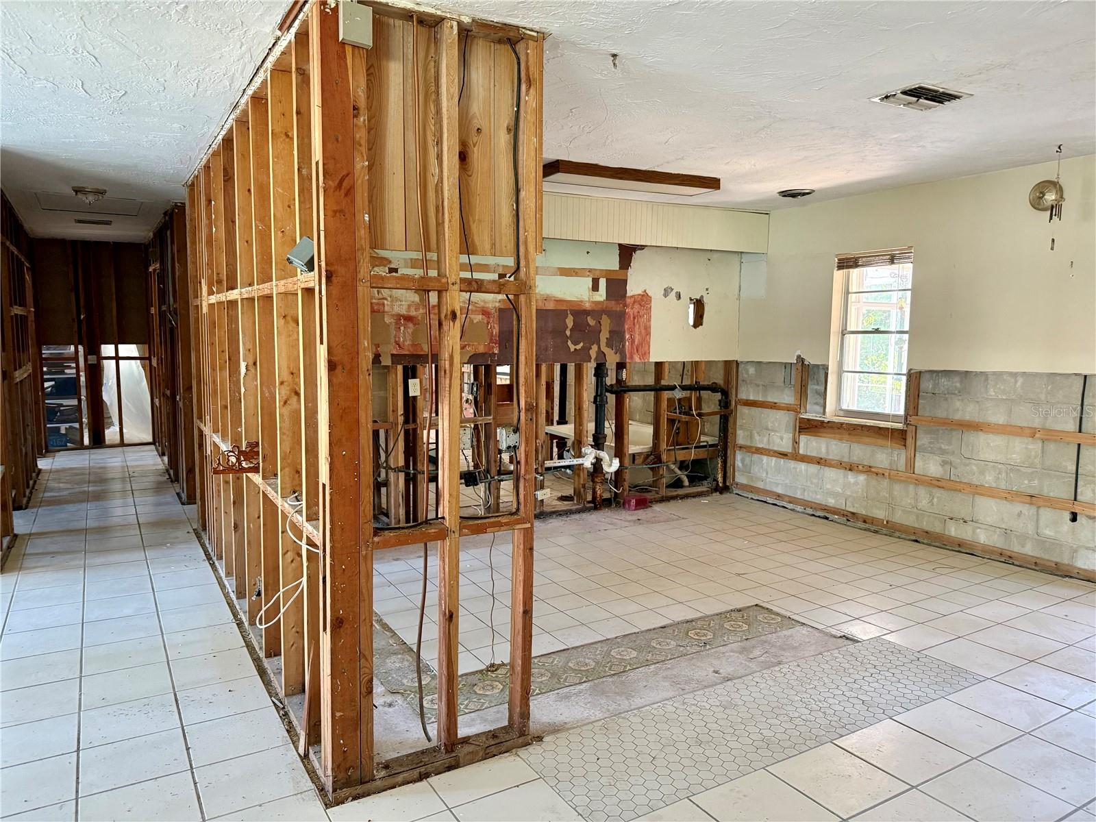 HOLMES BEACH 14TH UNIT - Residential