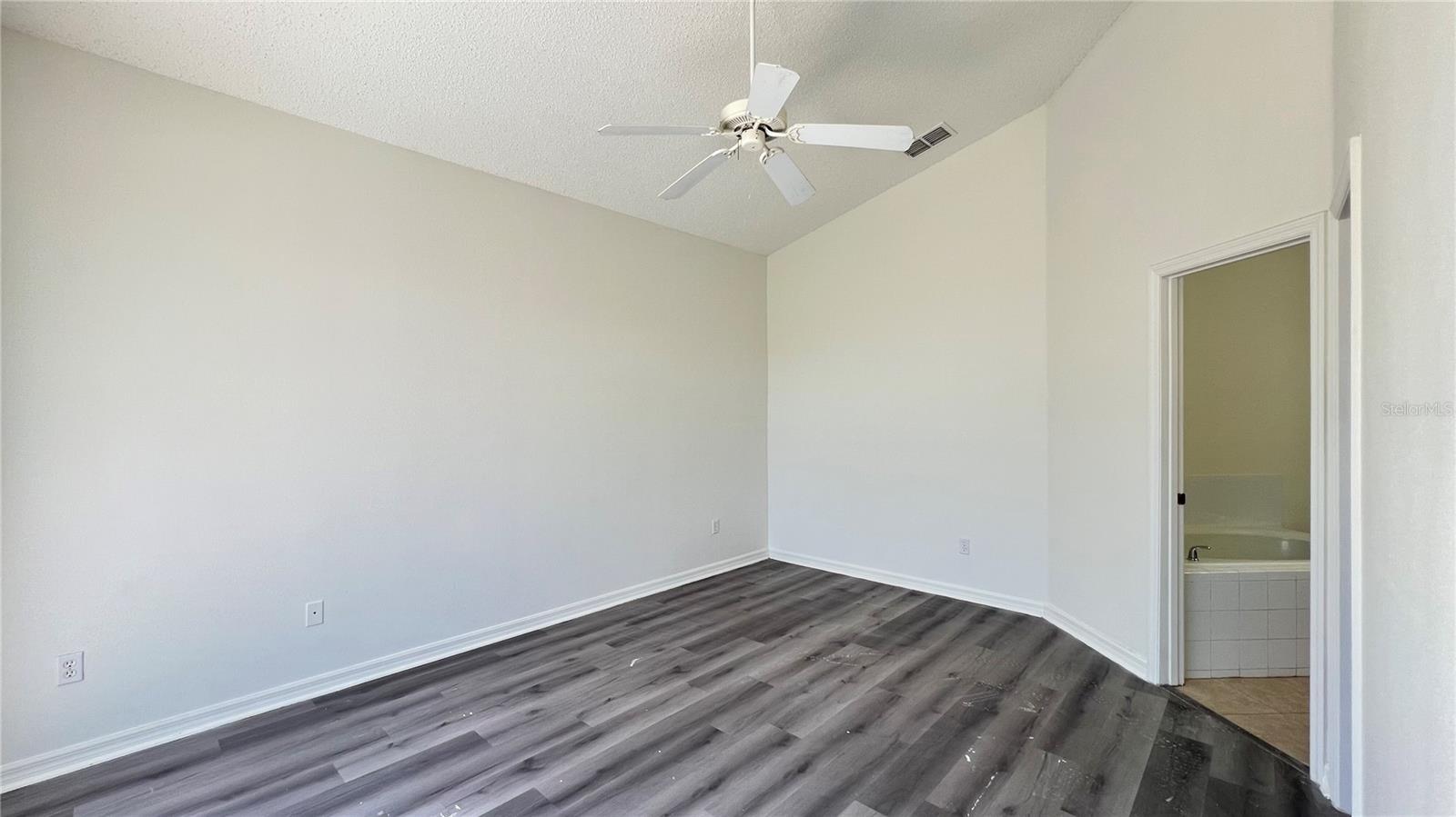 GLENBROOK PH II SUB - Residential Lease