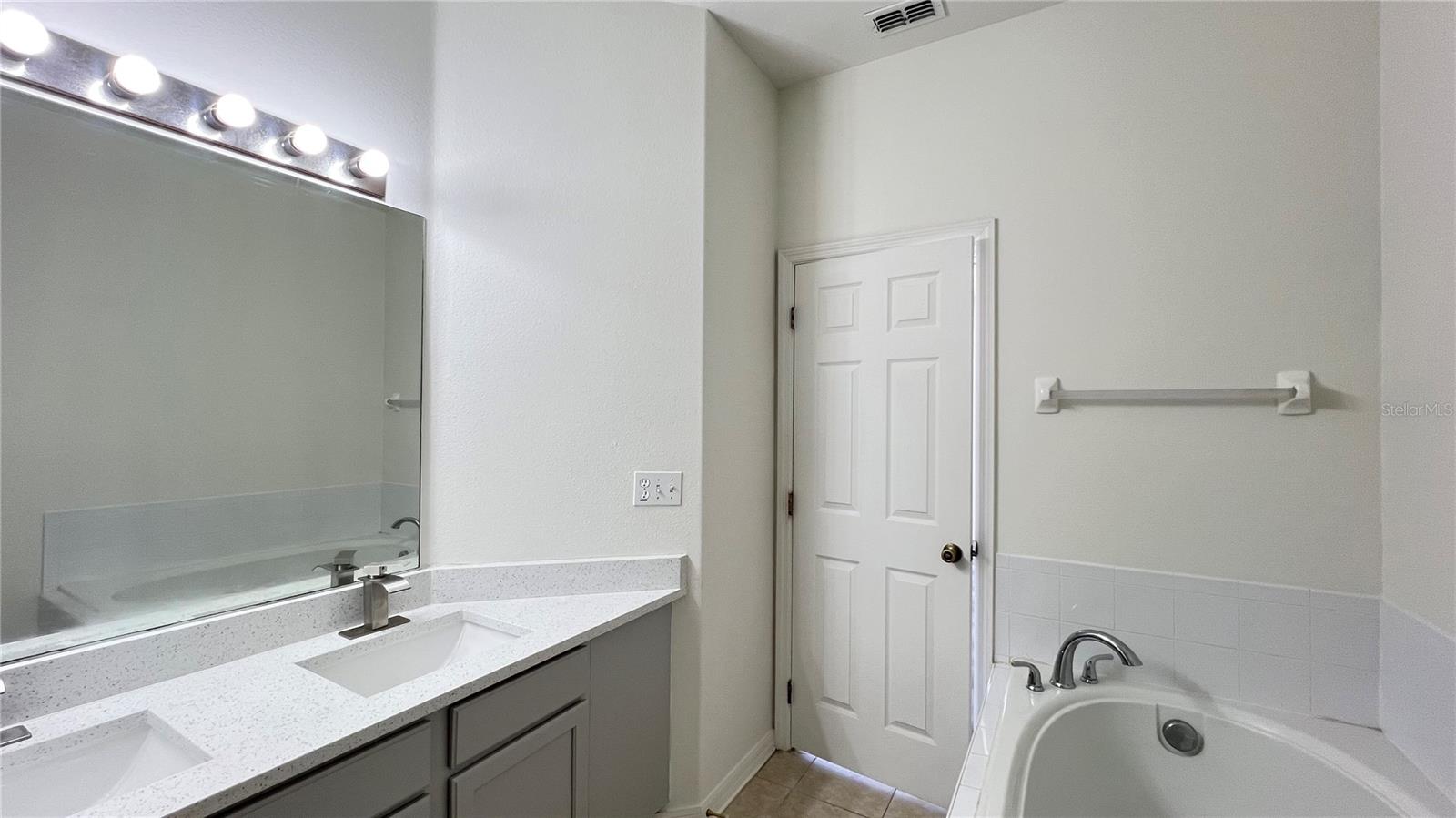 GLENBROOK PH II SUB - Residential Lease
