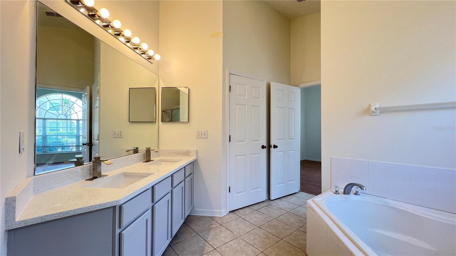 GLENBROOK PH II SUB - Residential Lease