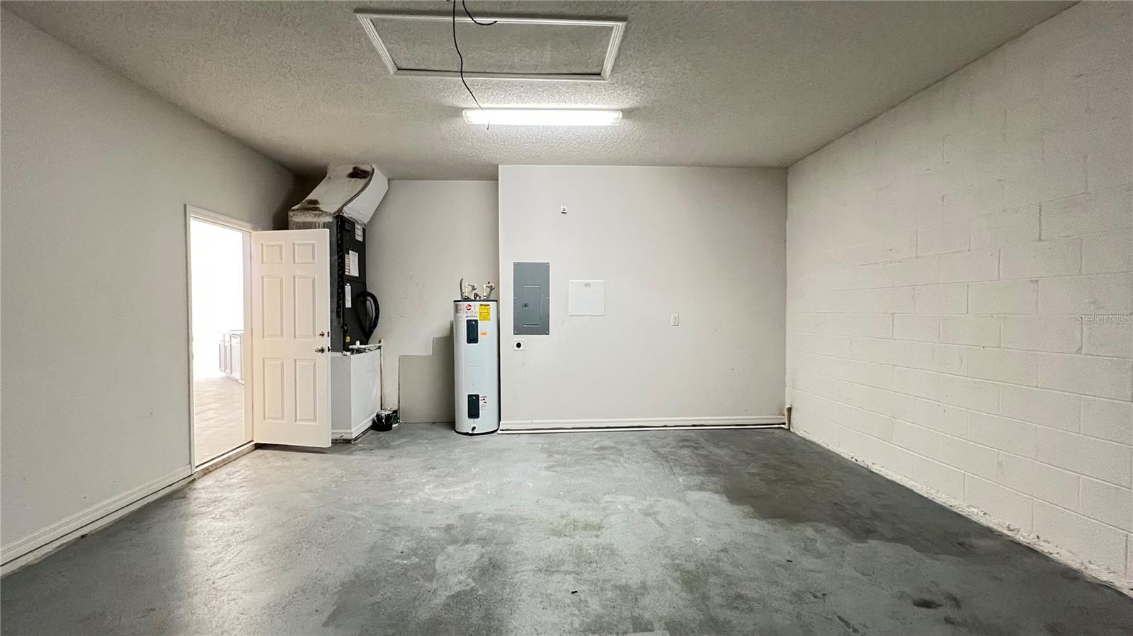 GLENBROOK PH II SUB - Residential Lease