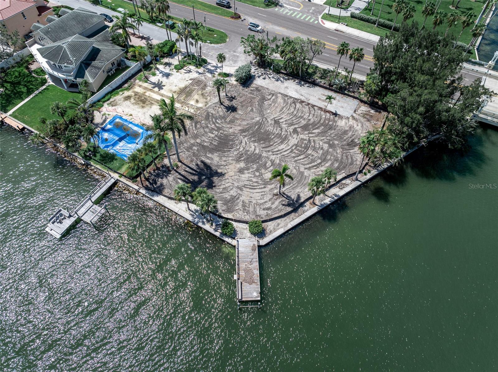 PARADISE ISLAND - Land