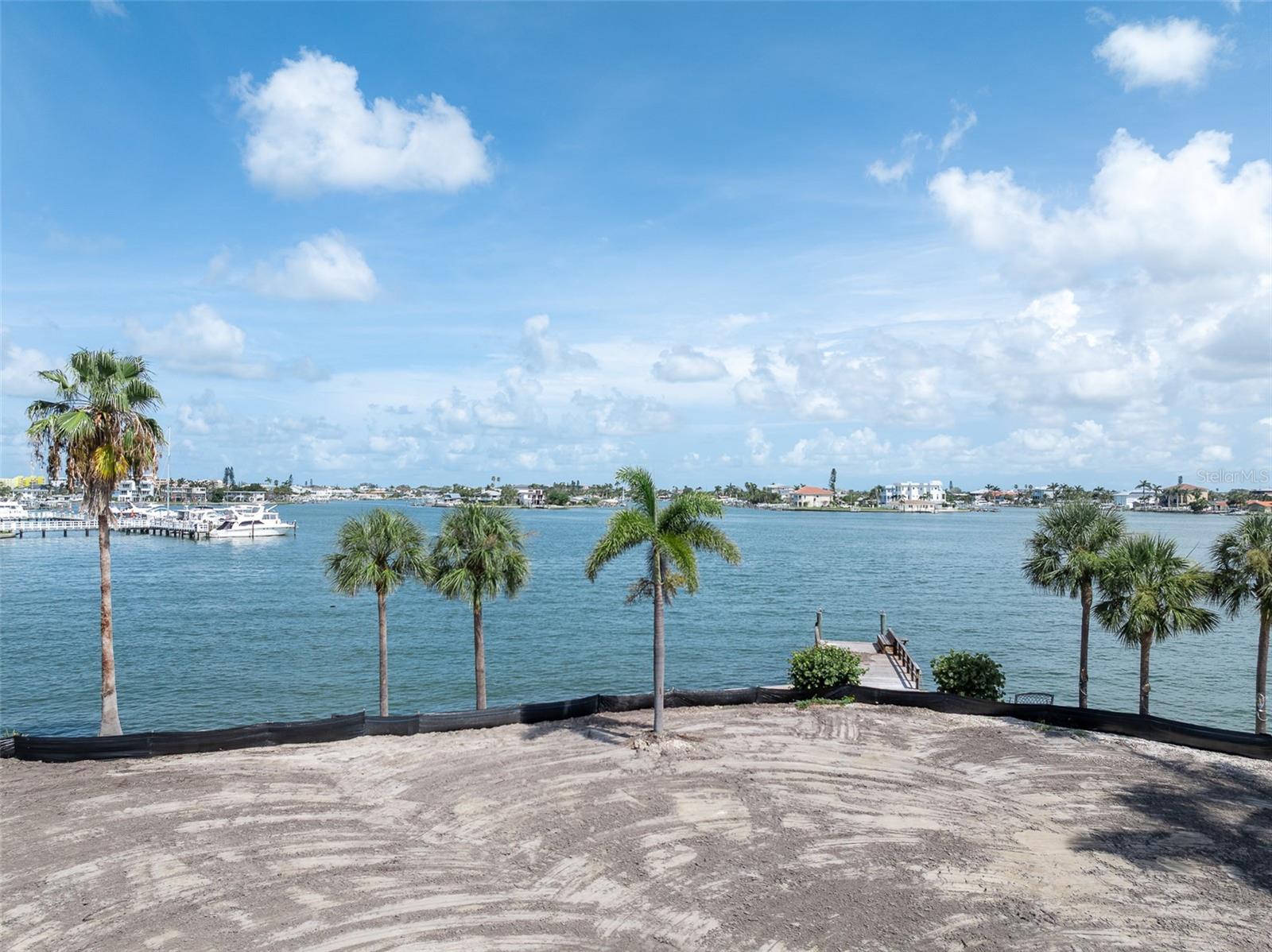 PARADISE ISLAND - Land