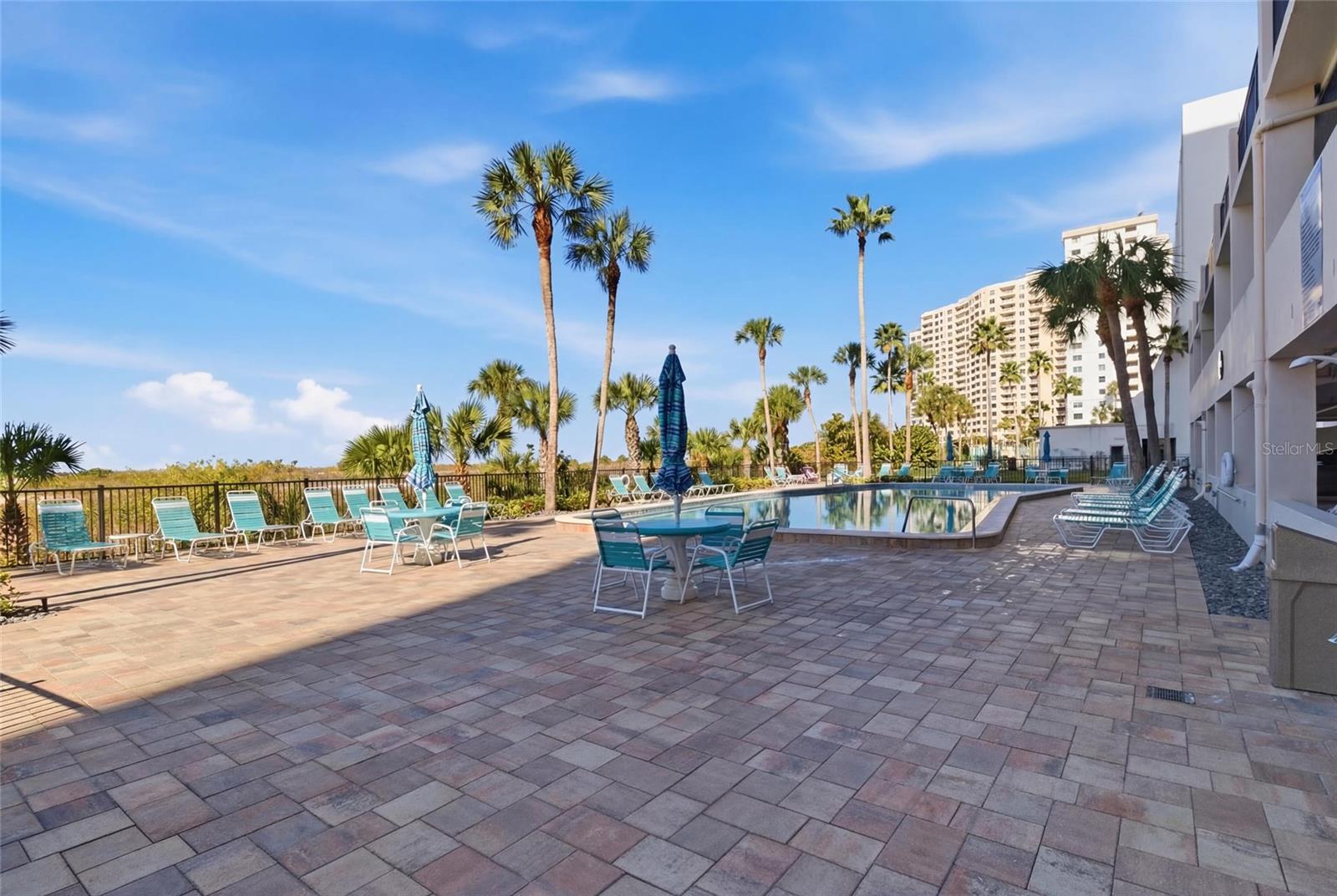 HARBOUR LIGHT TOWERS CONDO - Residential