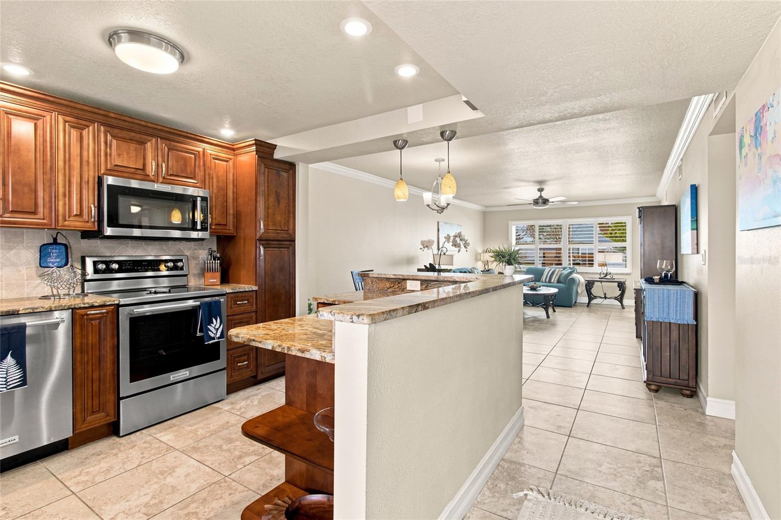 HARBOUR LIGHT TOWERS CONDO - Residential