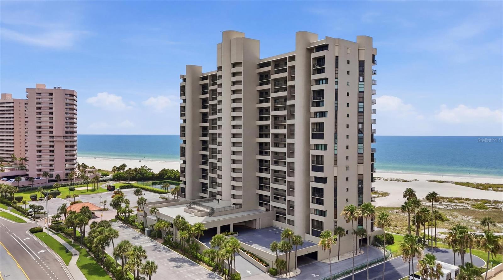 HARBOUR LIGHT TOWERS CONDO - Residential