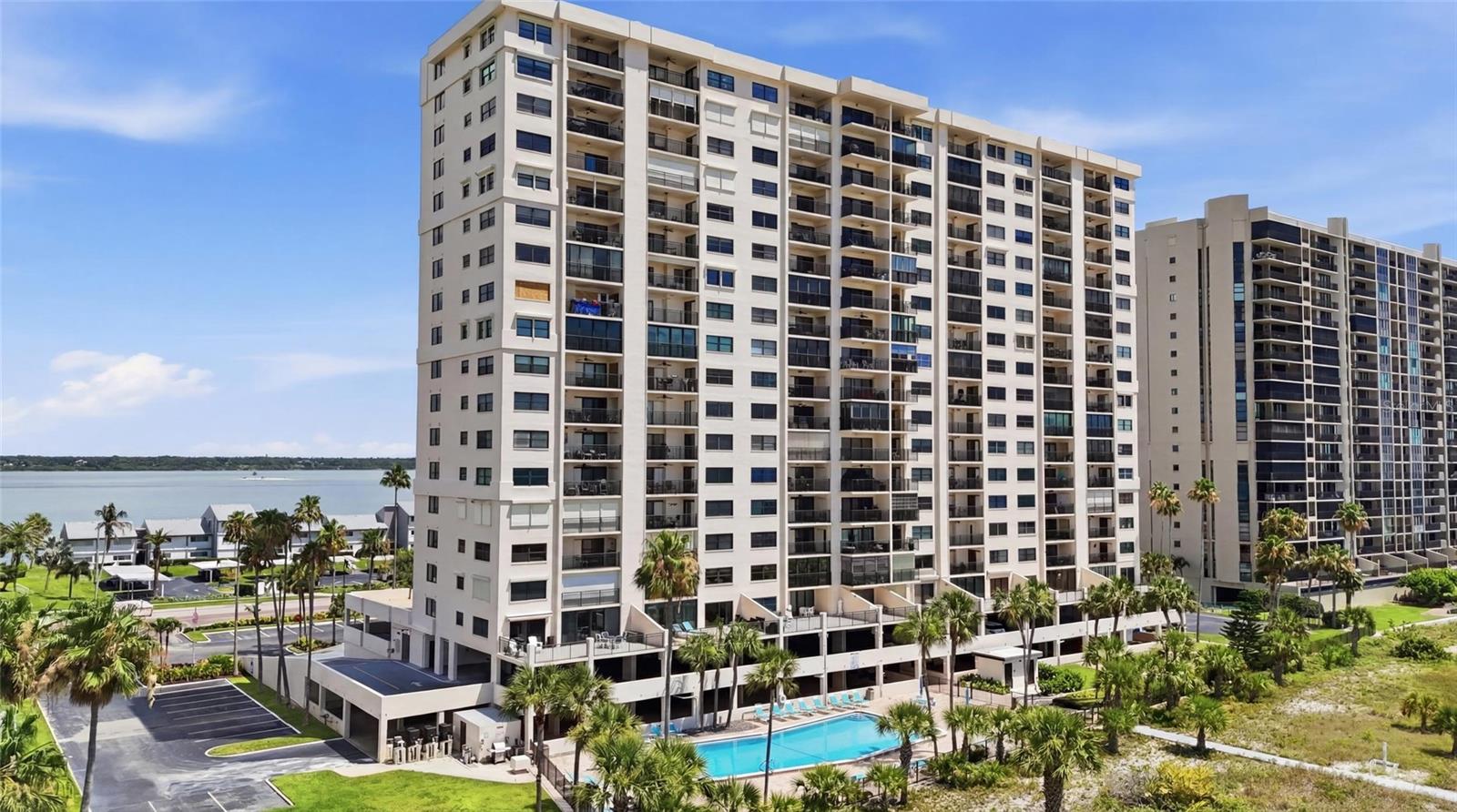 HARBOUR LIGHT TOWERS CONDO - Residential