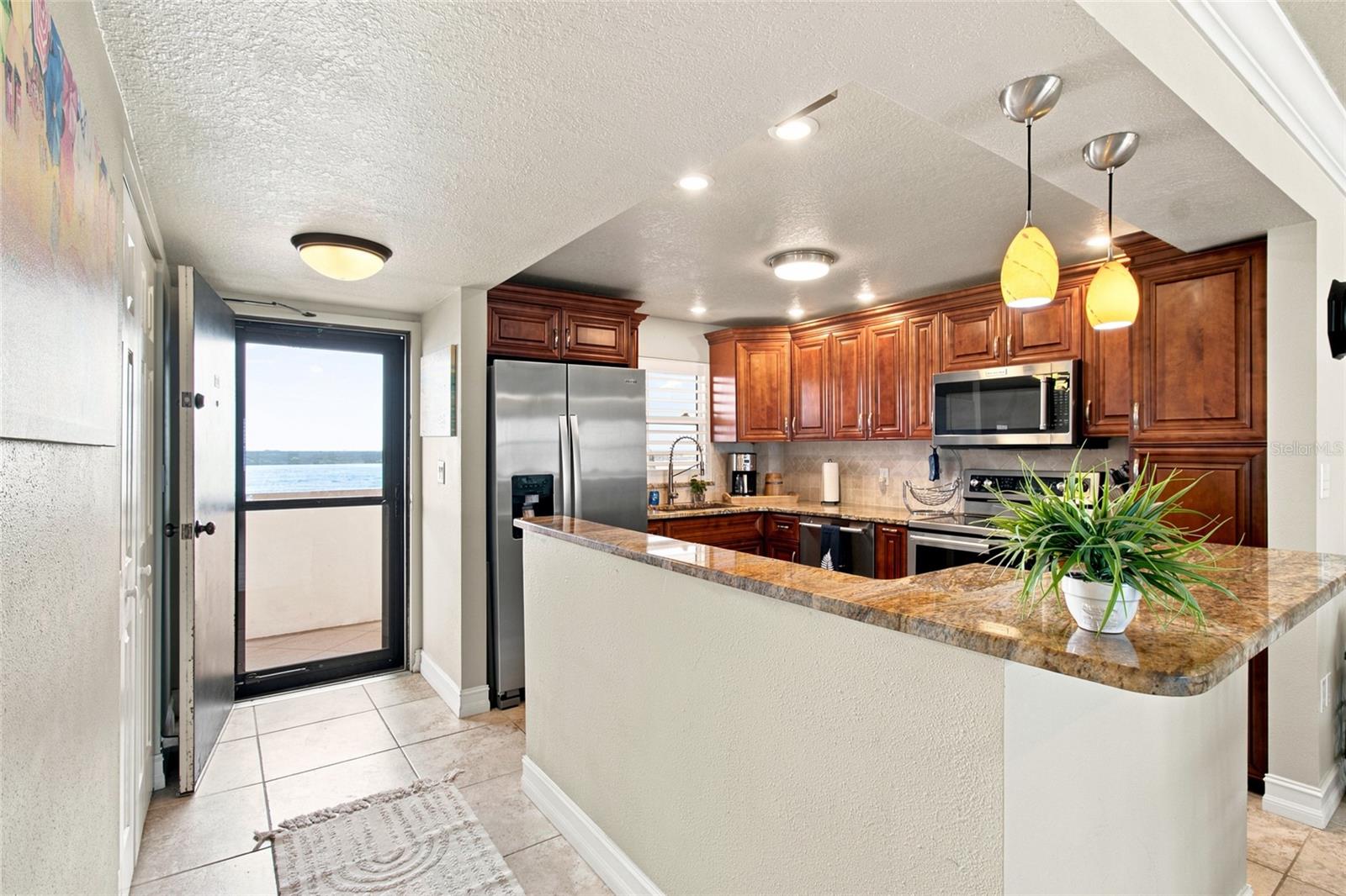 HARBOUR LIGHT TOWERS CONDO - Residential