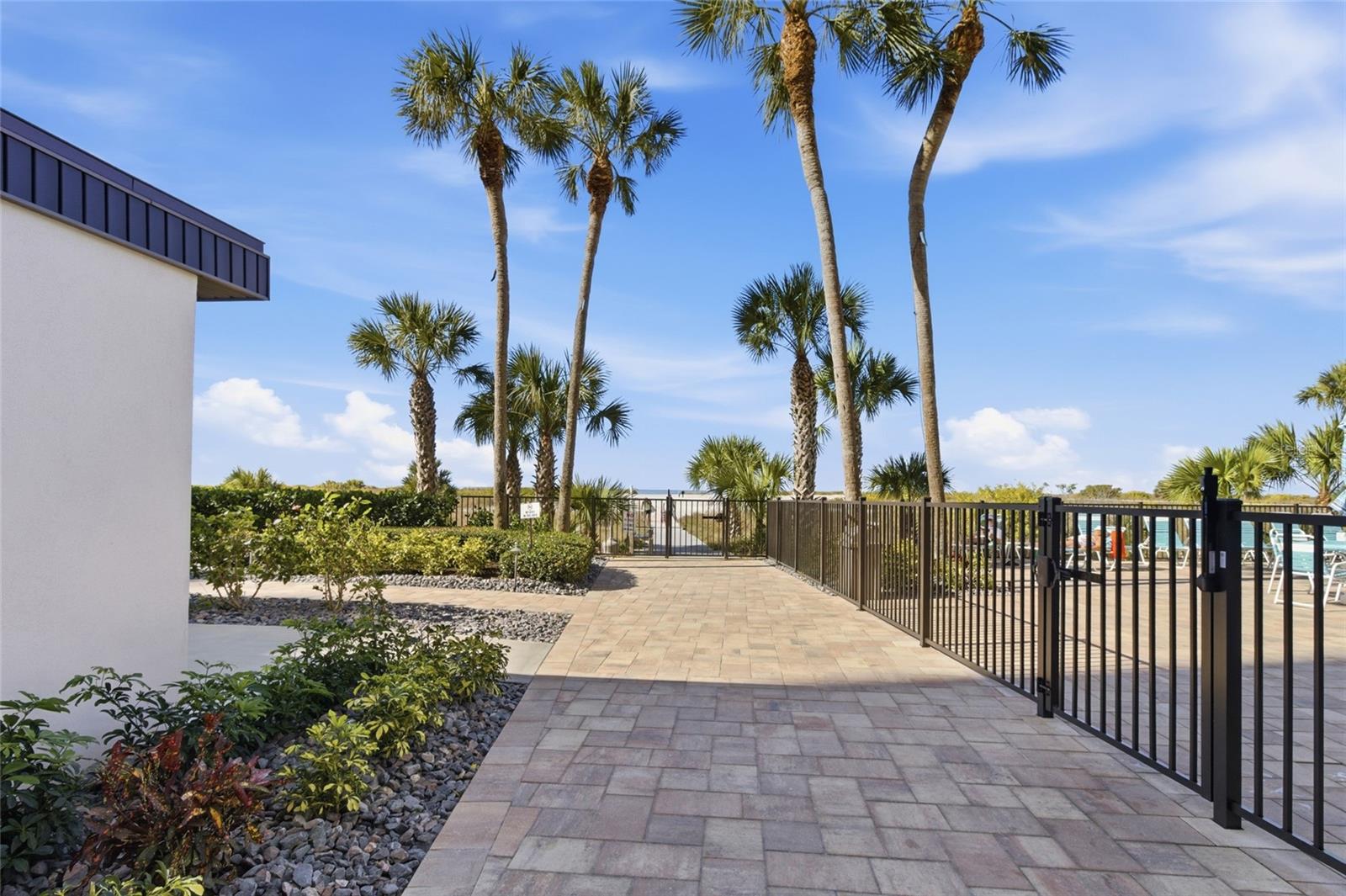 HARBOUR LIGHT TOWERS CONDO - Residential
