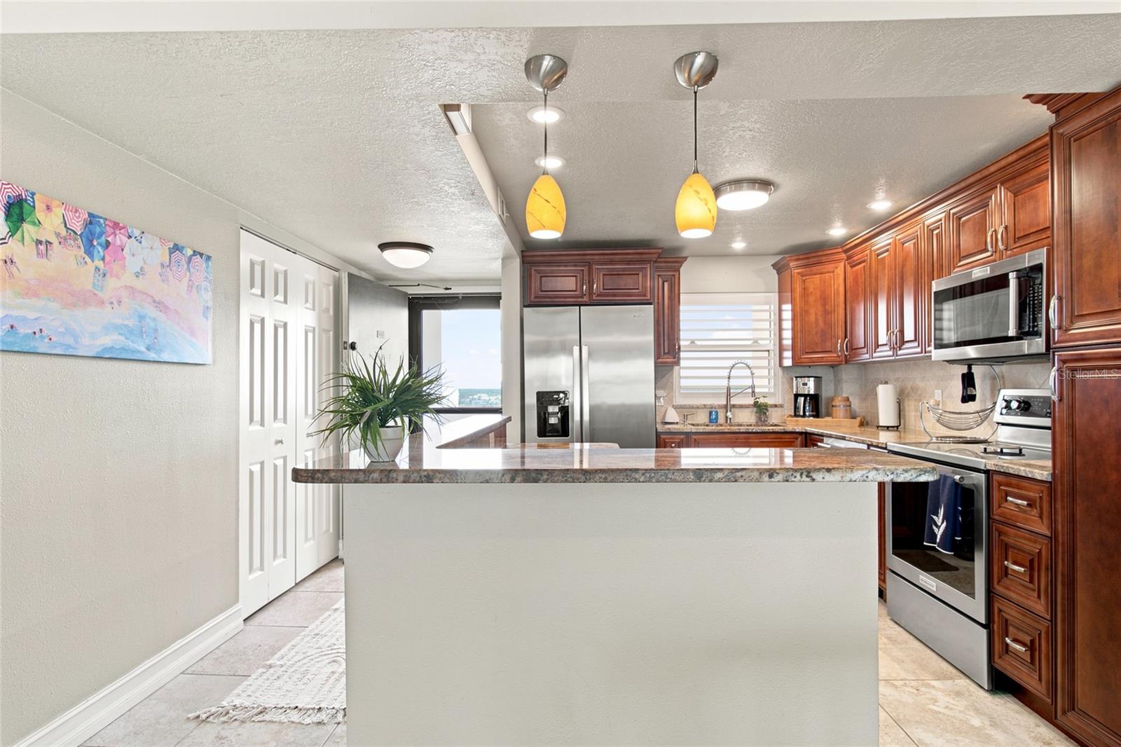 HARBOUR LIGHT TOWERS CONDO - Residential
