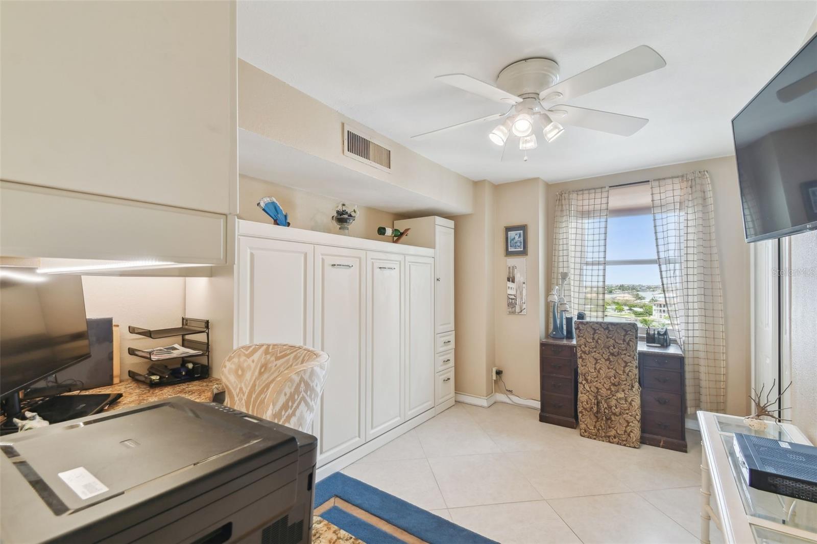 PARADISE ISLAND TOWERS CONDO - Residential
