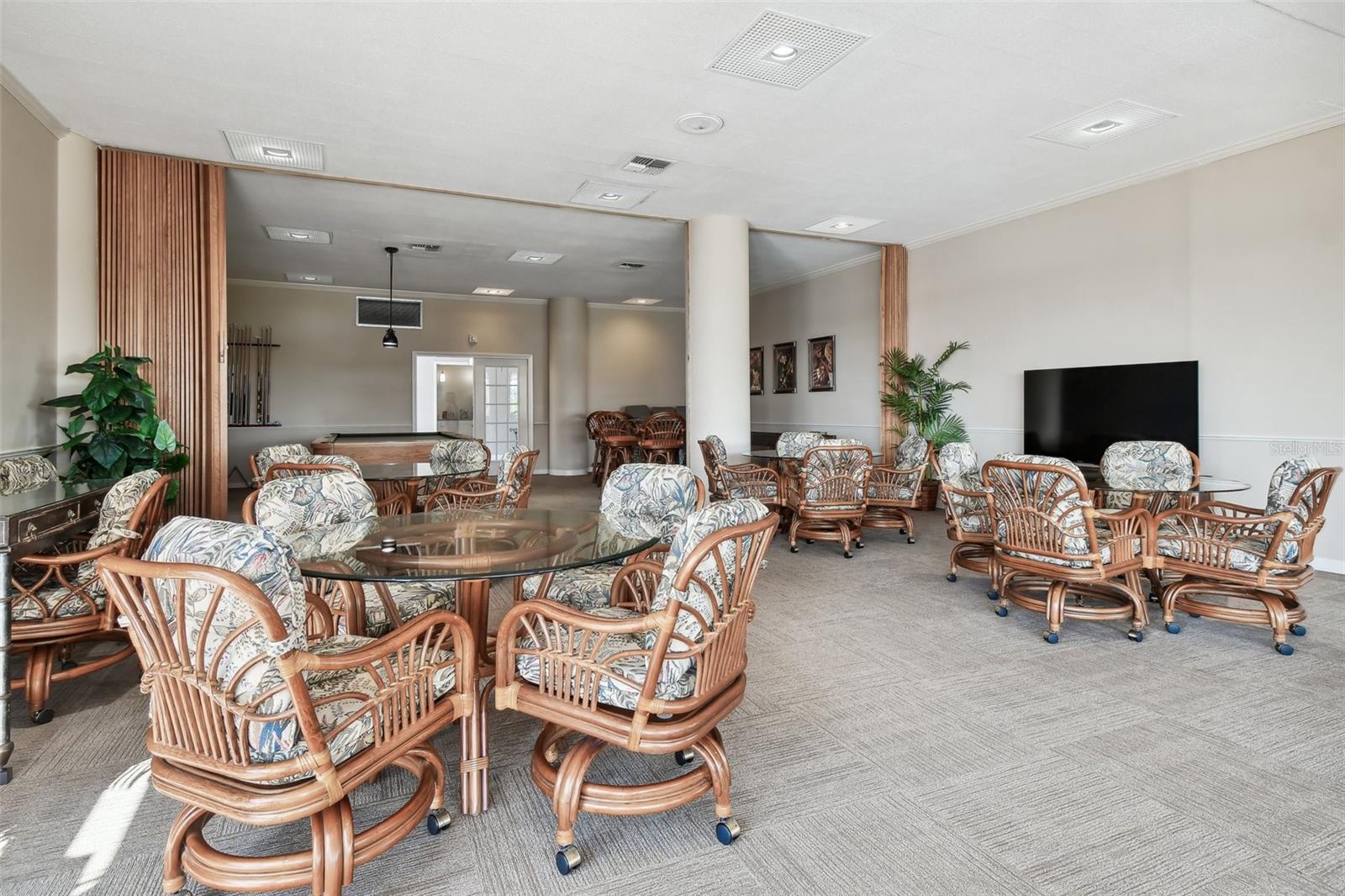 PARADISE ISLAND TOWERS CONDO - Residential