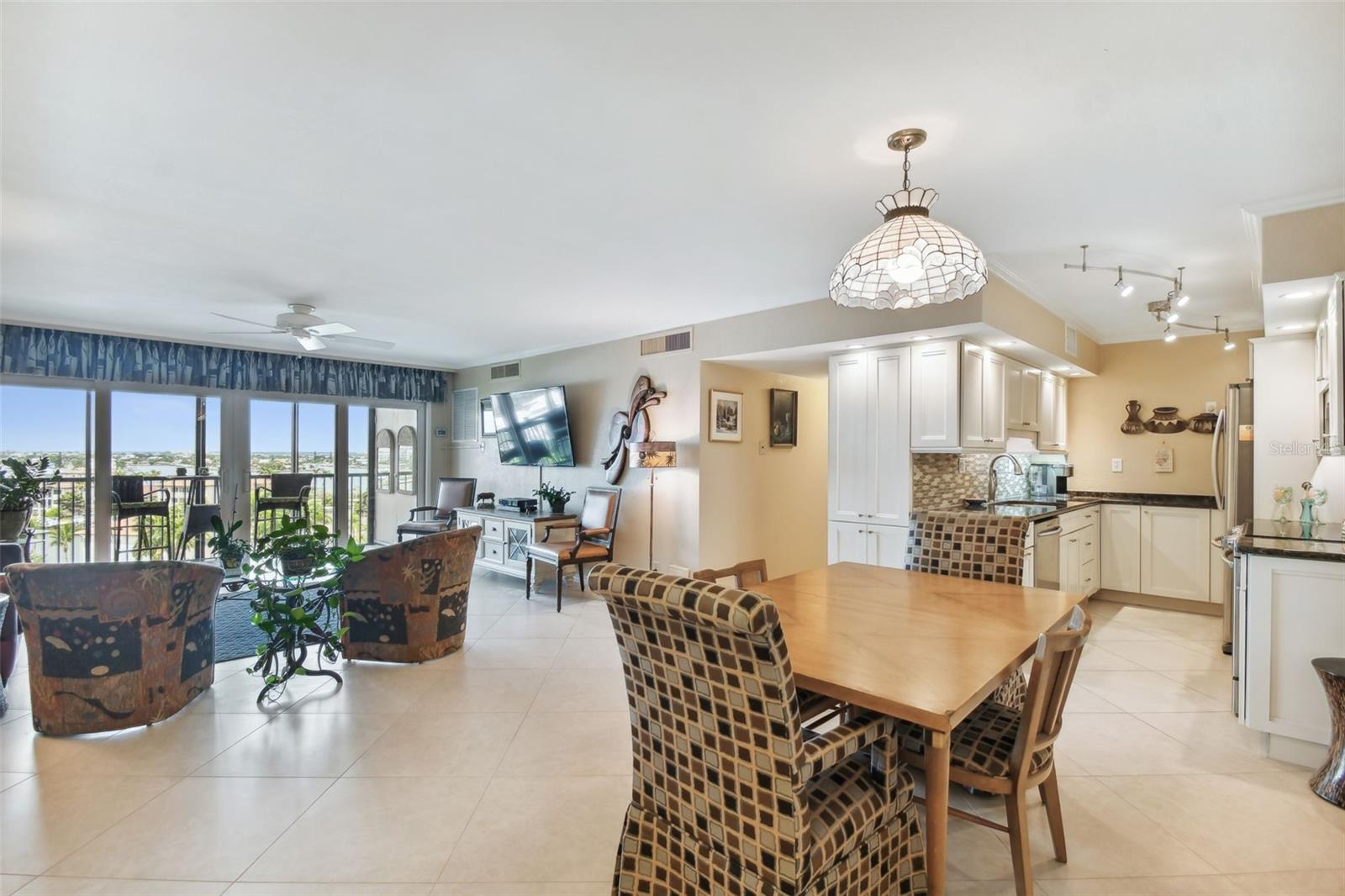 PARADISE ISLAND TOWERS CONDO - Residential