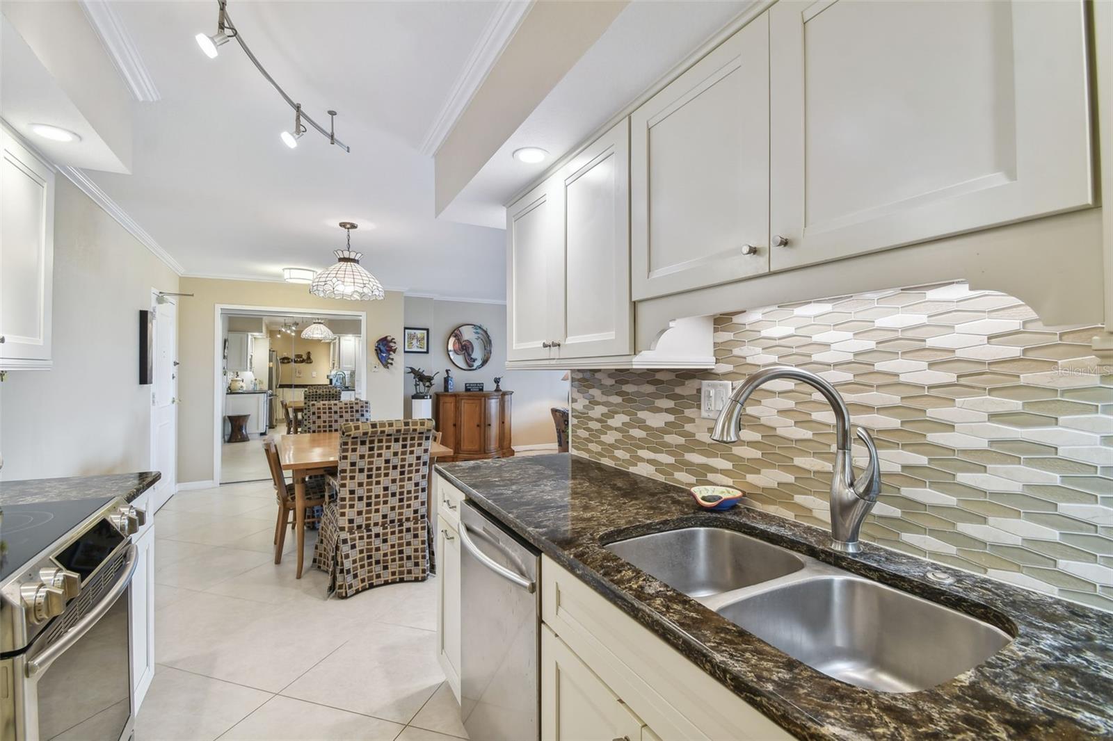 PARADISE ISLAND TOWERS CONDO - Residential