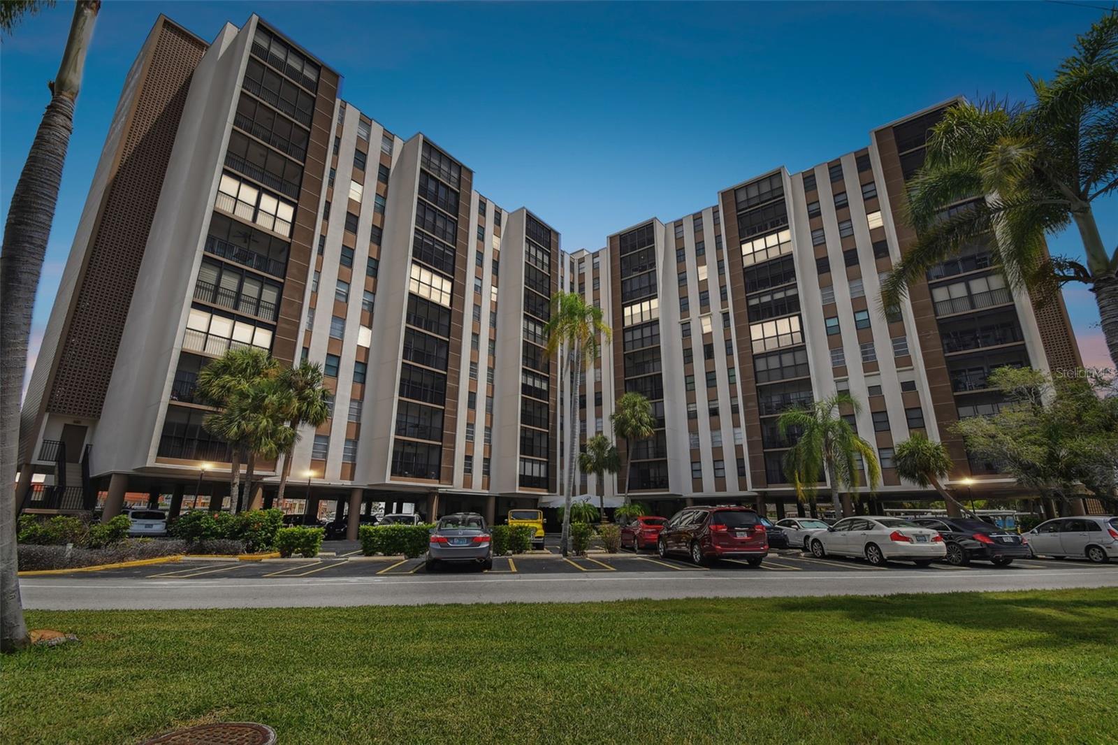 PARADISE ISLAND TOWERS CONDO - Residential