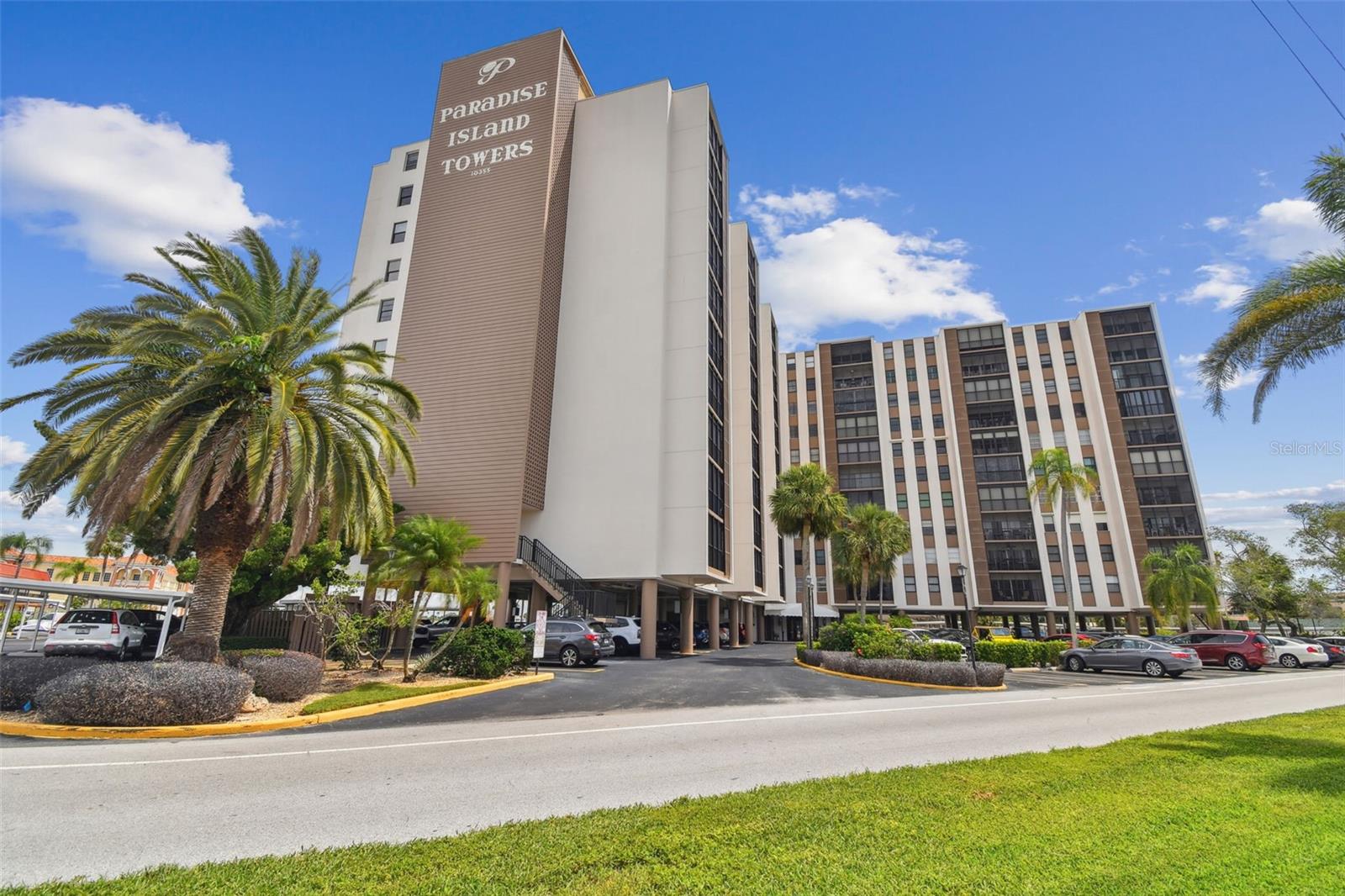 PARADISE ISLAND TOWERS CONDO - Residential
