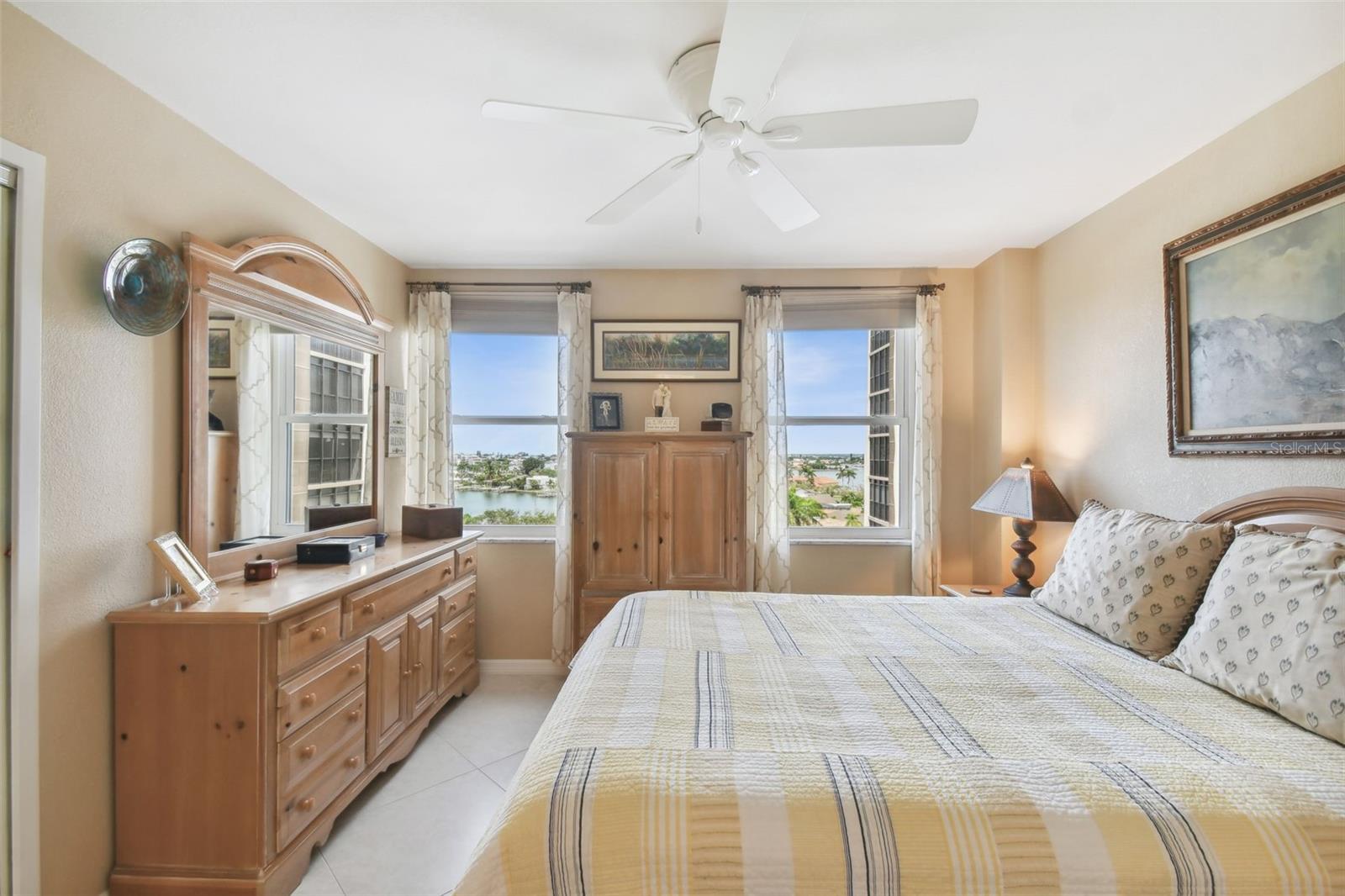 PARADISE ISLAND TOWERS CONDO - Residential