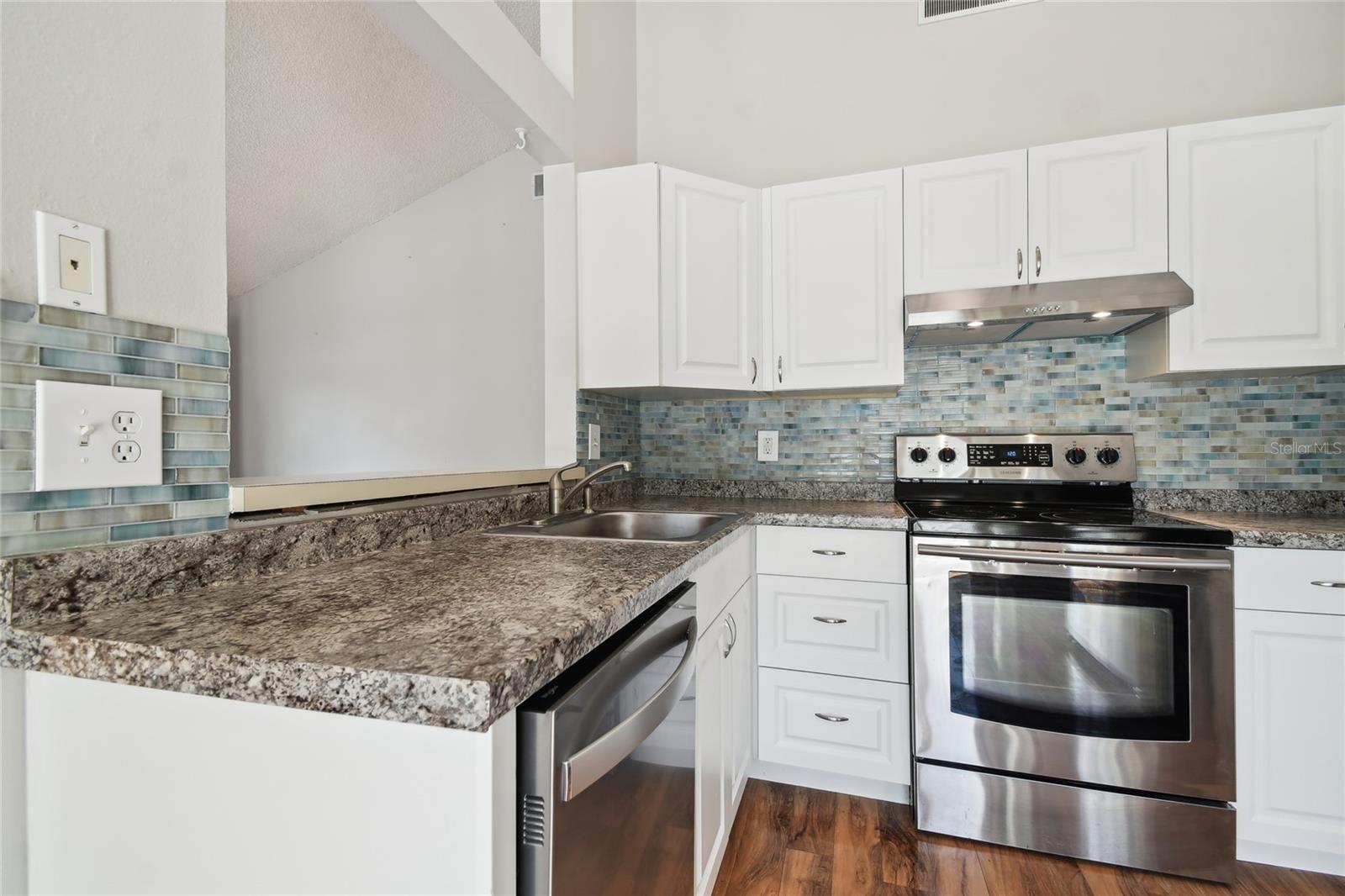 LAKE ST GEORGE-UNIT VII - Residential Lease