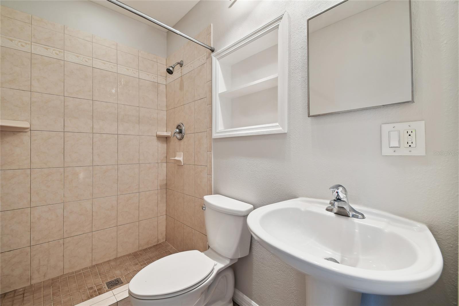 LAKE ST GEORGE-UNIT VII - Residential Lease