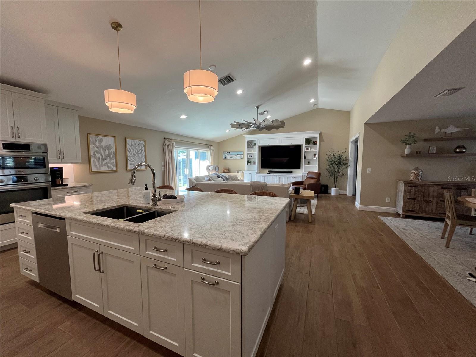 GULF MANOR - Residential