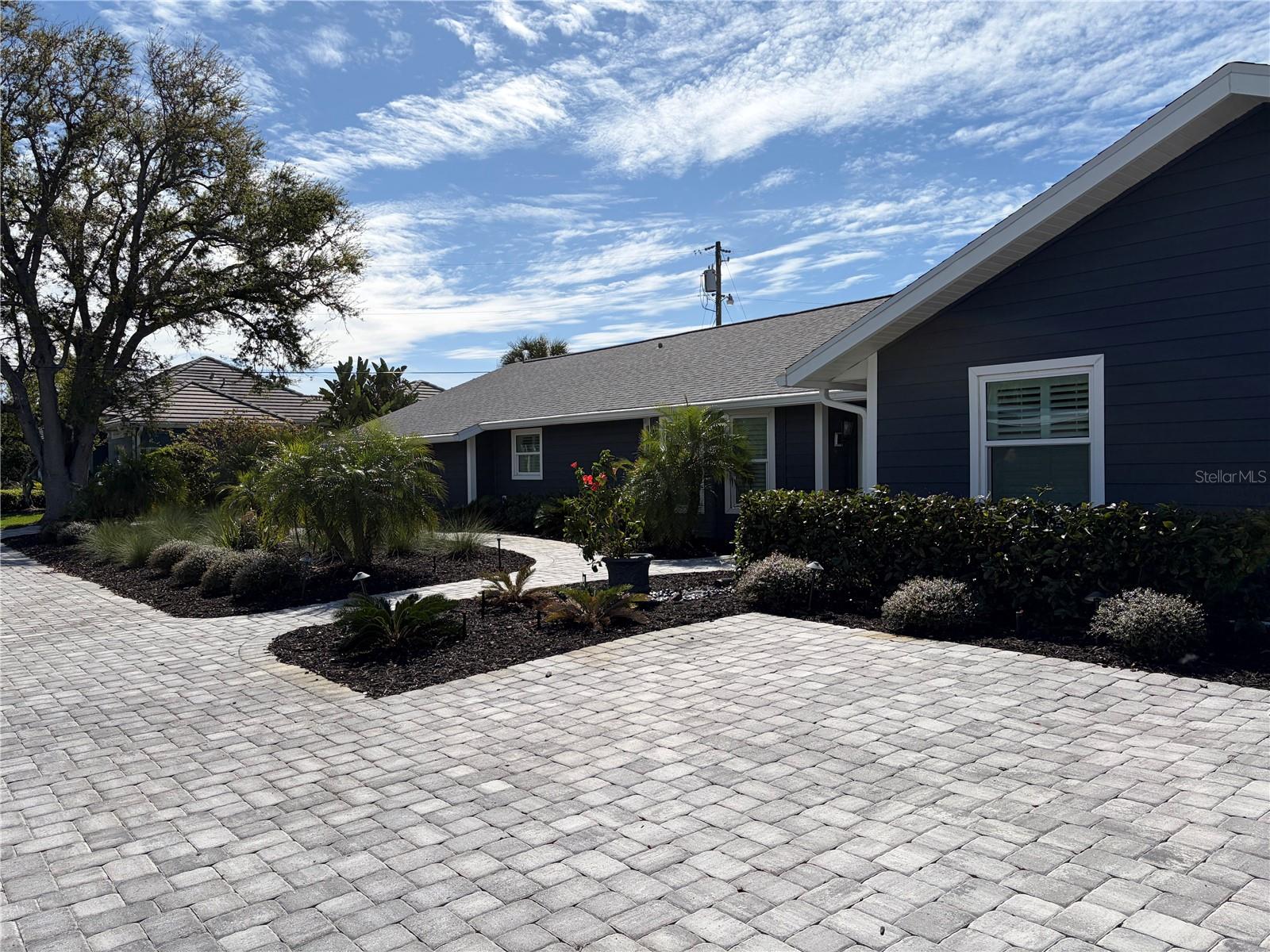 GULF MANOR - Residential