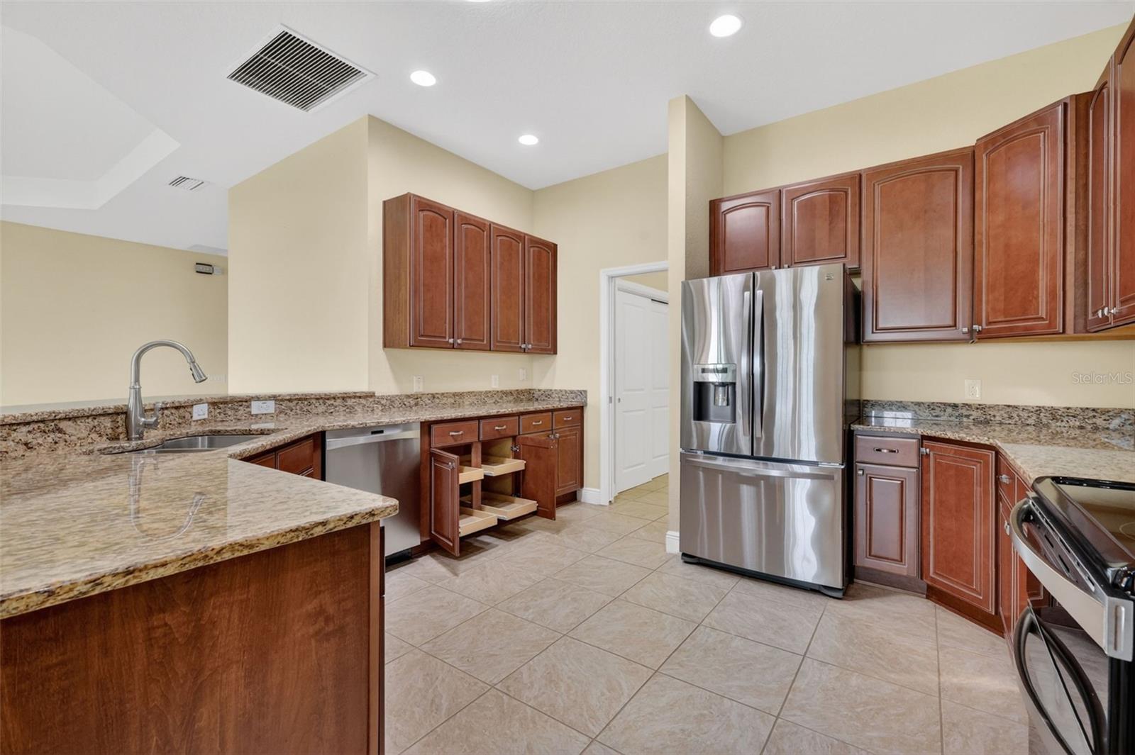 LAKESIDE LANDINGS - Residential