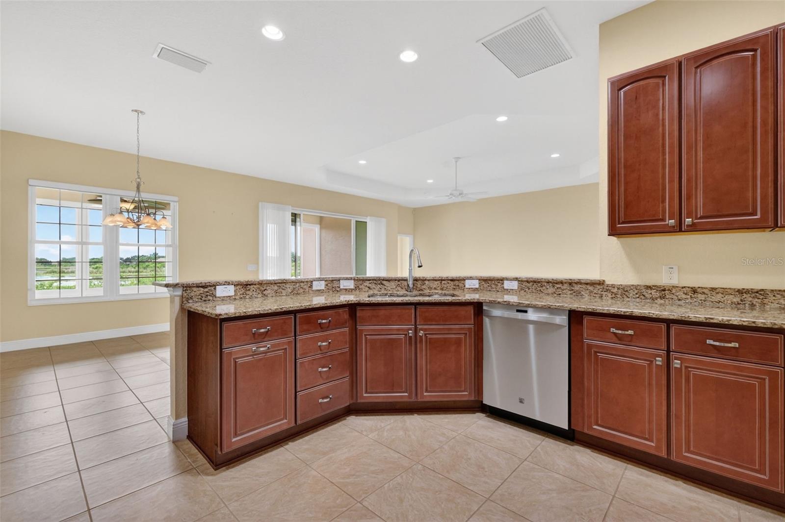 LAKESIDE LANDINGS - Residential