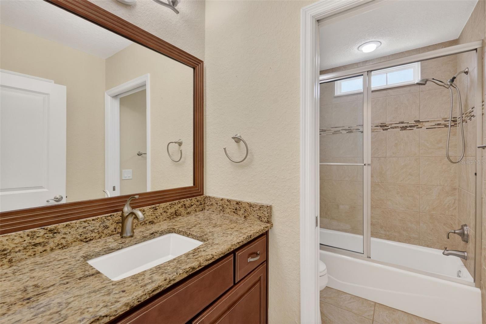 LAKESIDE LANDINGS - Residential
