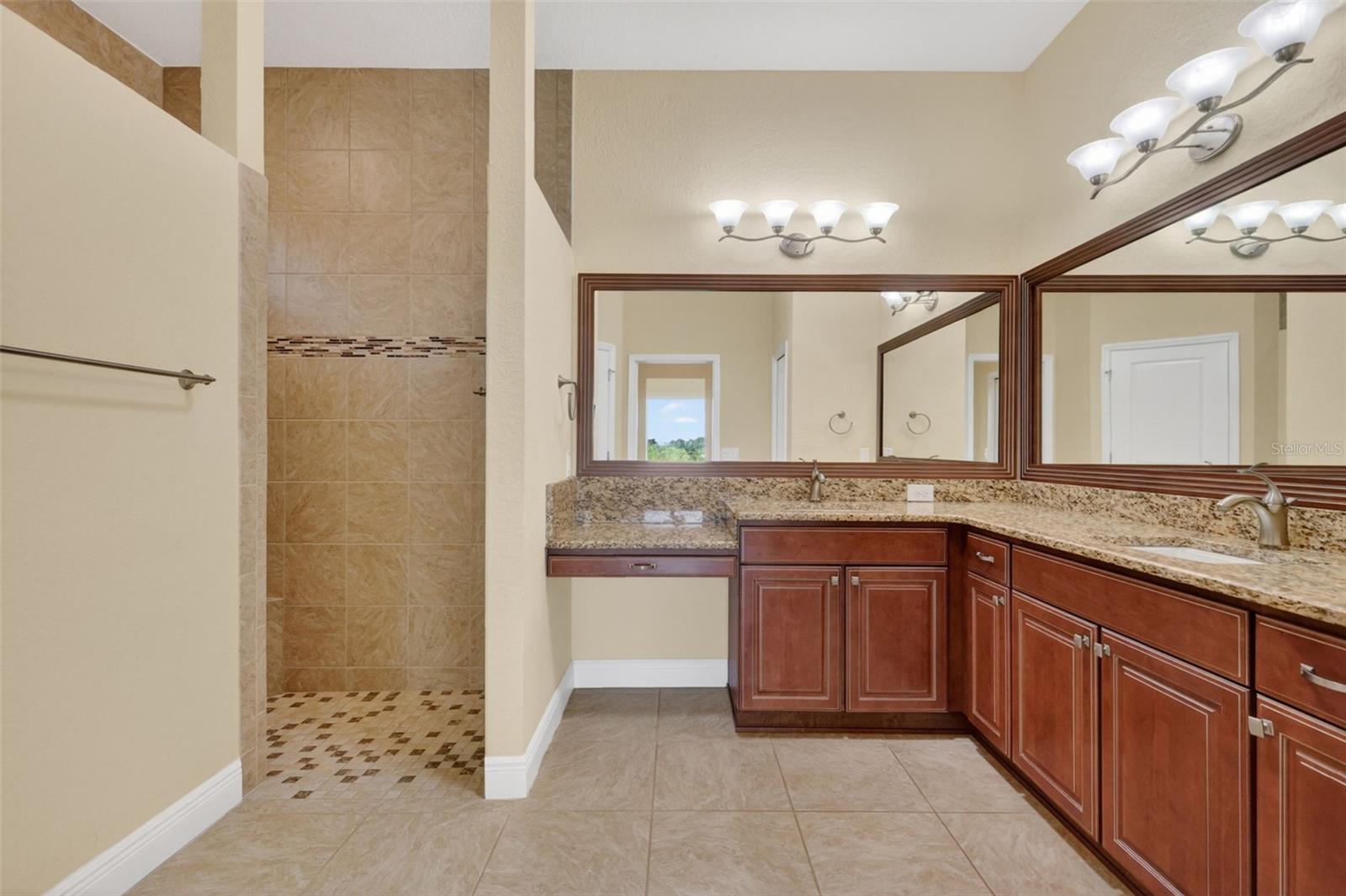 LAKESIDE LANDINGS - Residential