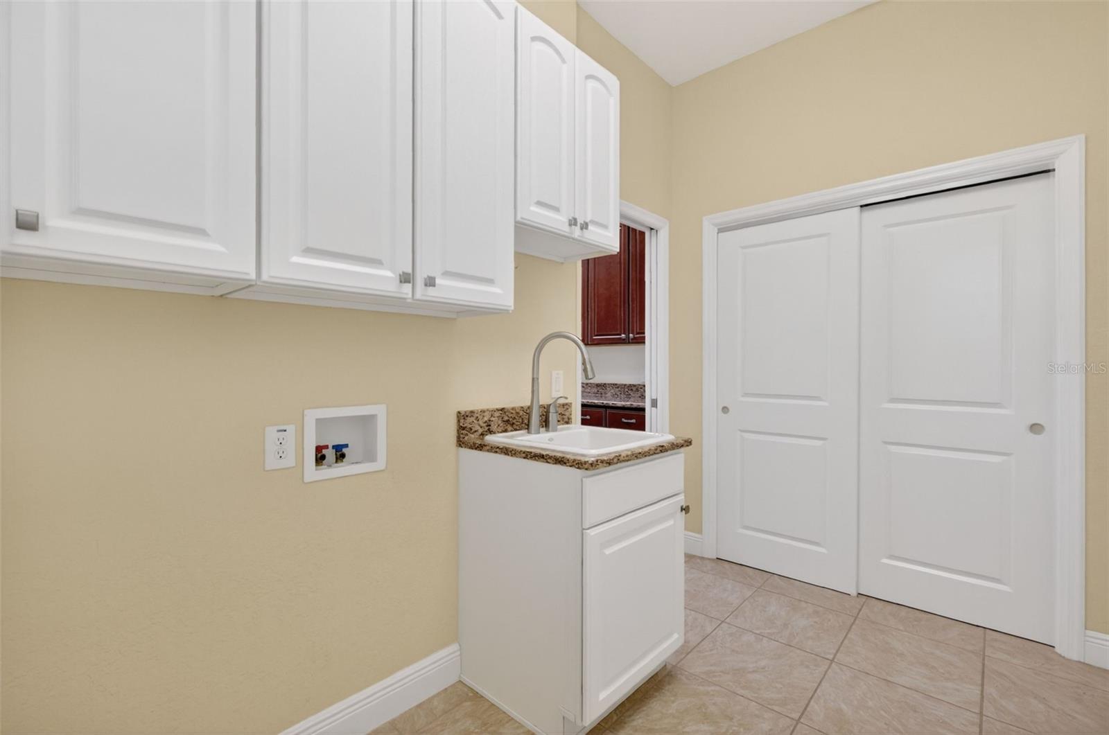 LAKESIDE LANDINGS - Residential