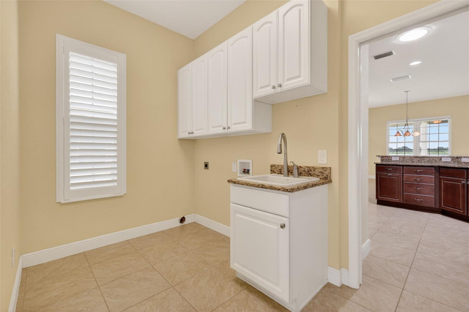 LAKESIDE LANDINGS - Residential